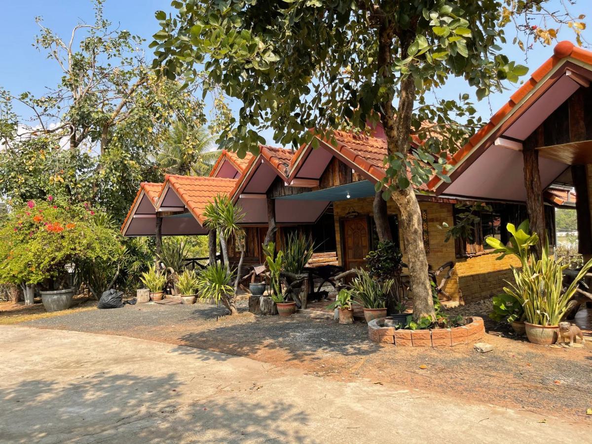 Busby Resort Ban Ta Phraya 외부 사진