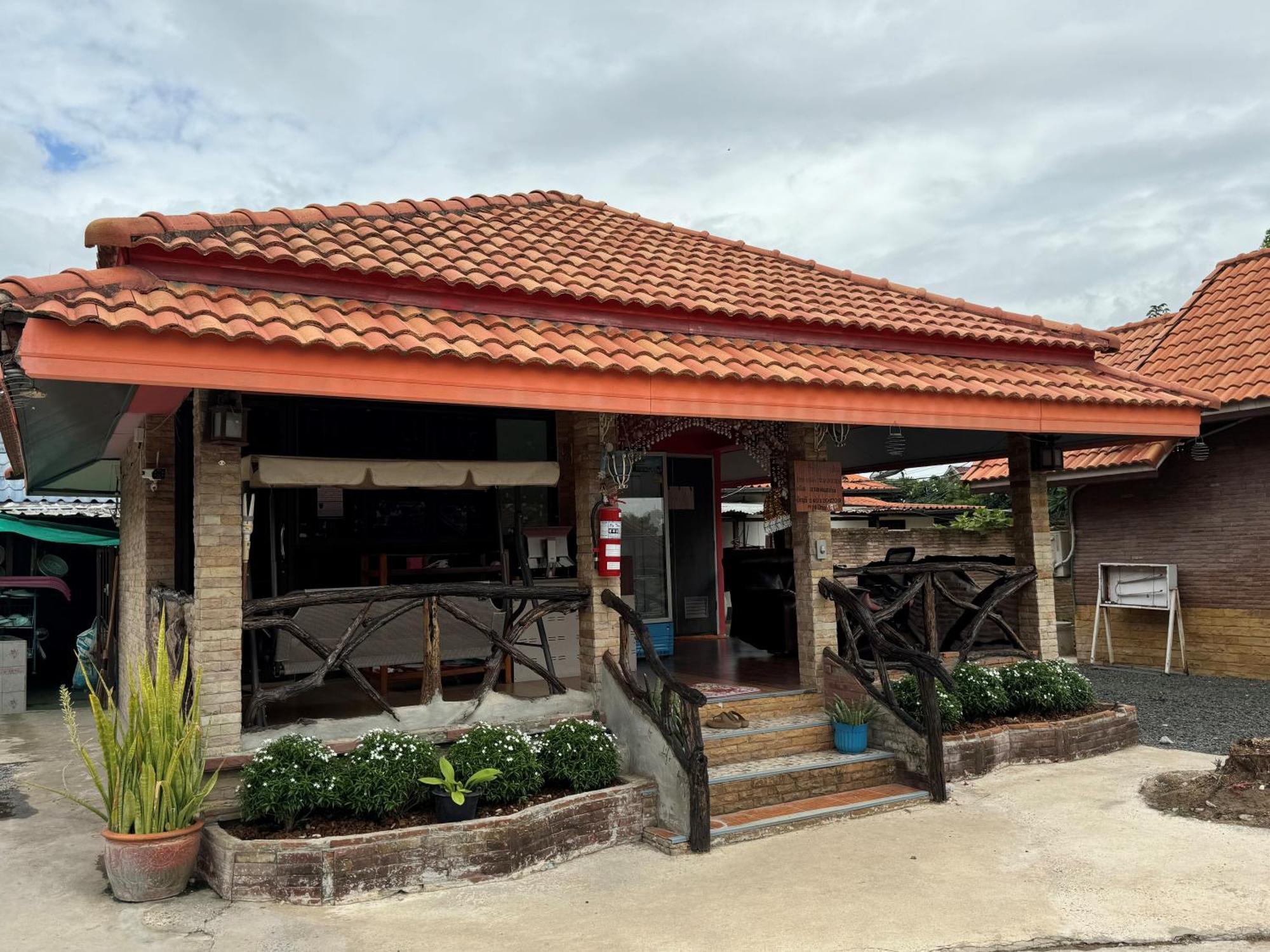 Busby Resort Ban Ta Phraya 외부 사진